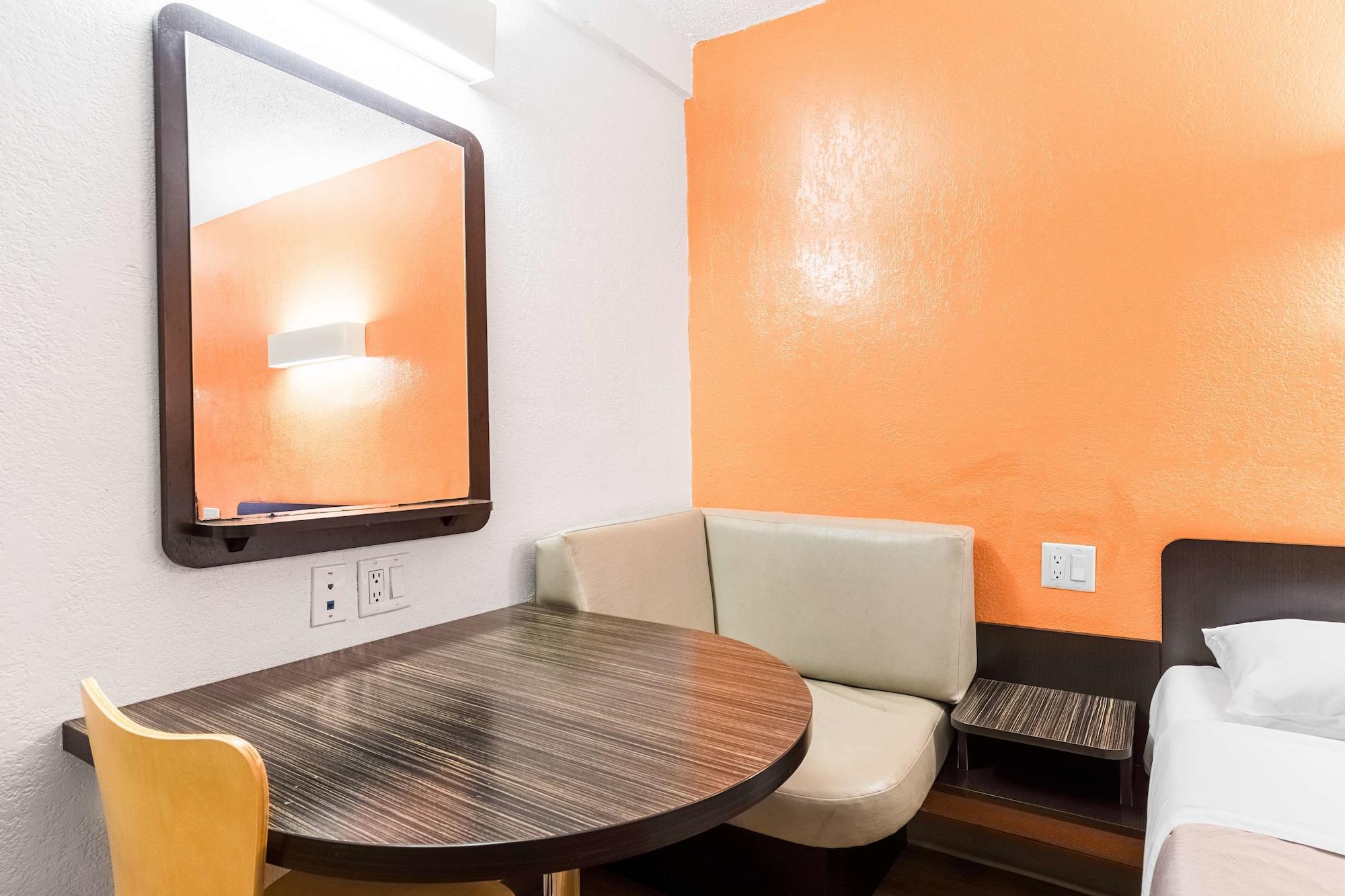 Motel 6-Long Beach, Ca - International City 외부 사진