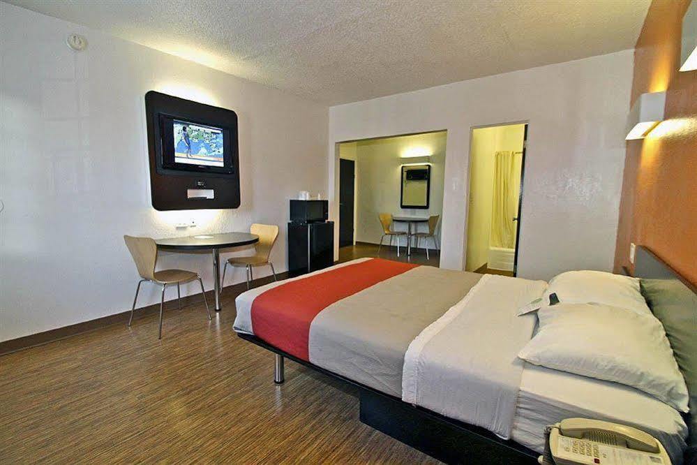 Motel 6-Long Beach, Ca - International City 외부 사진